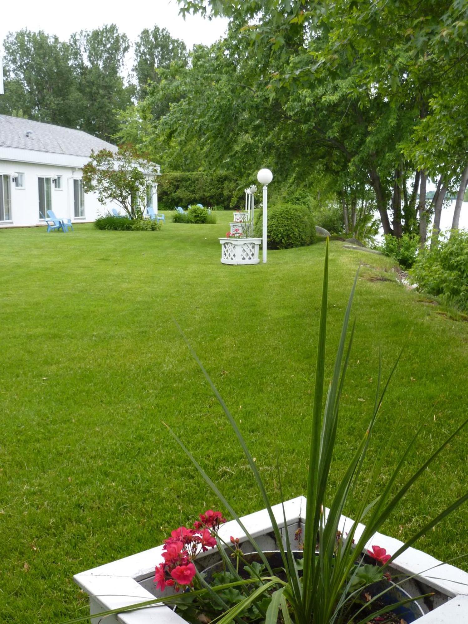 Motel Belle Riviere Saint-Jean-sur-Richelieu Exterior photo