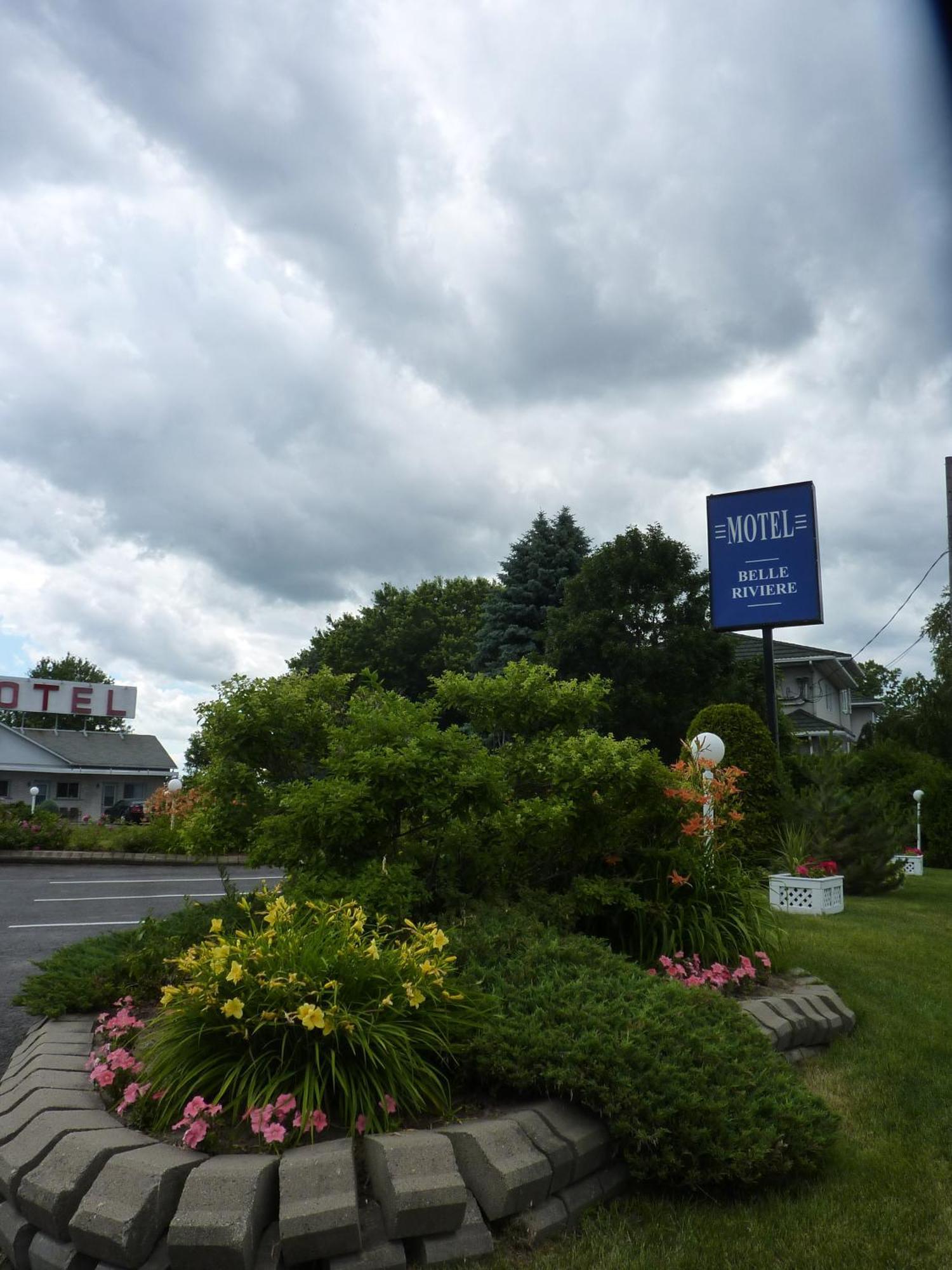 Motel Belle Riviere Saint-Jean-sur-Richelieu Exterior photo